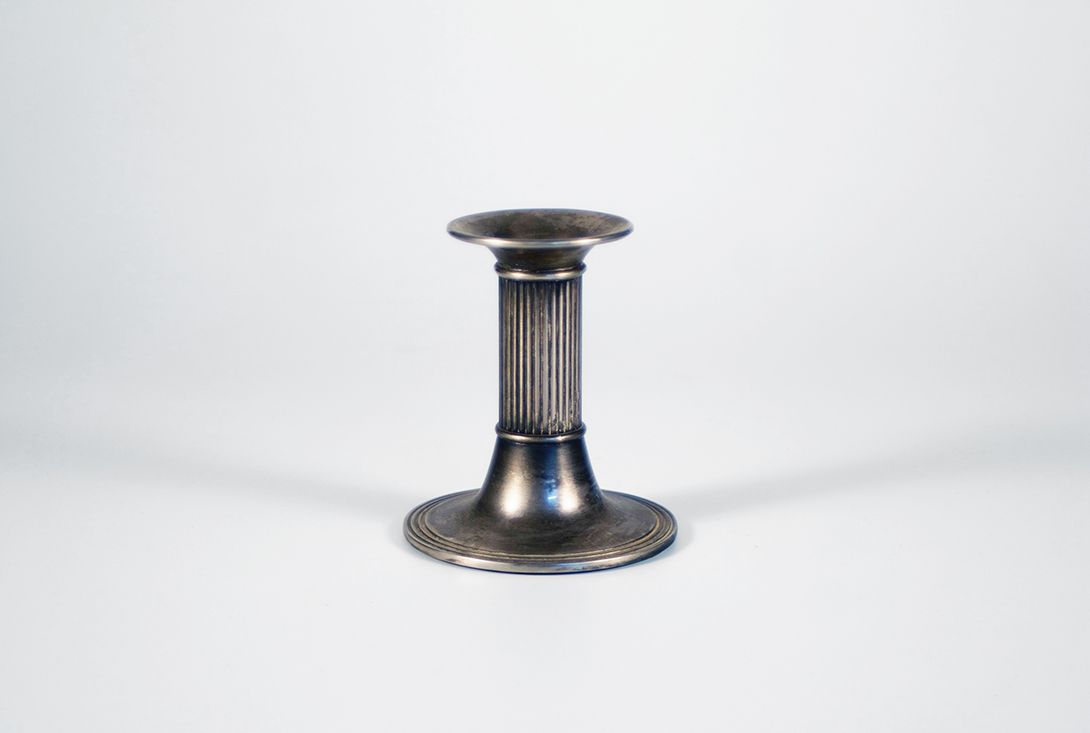Foto Silver Metal Candle Holder, Clean Shape, Ribbed