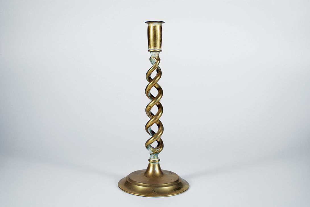 Foto Low Brass Candle Holder Double Helix h30 Alsace 1930