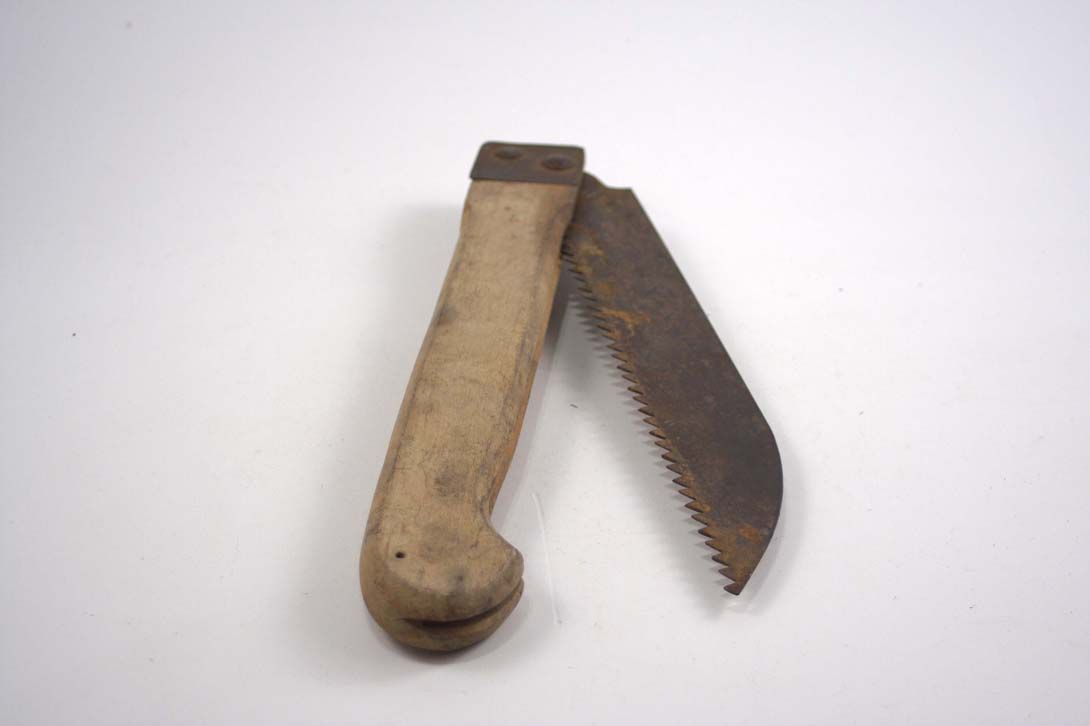 Foto Antique Wooden Folding Handsaw h37x8