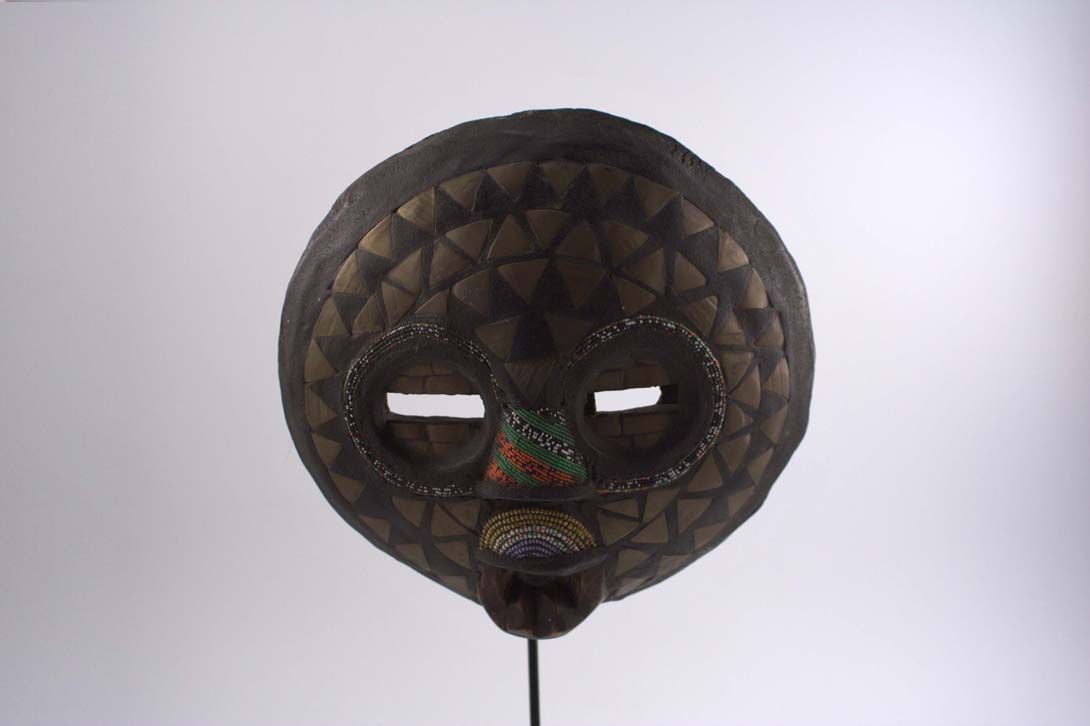 Foto Mali Mask with Copper Plates and Glass Pearls 1940