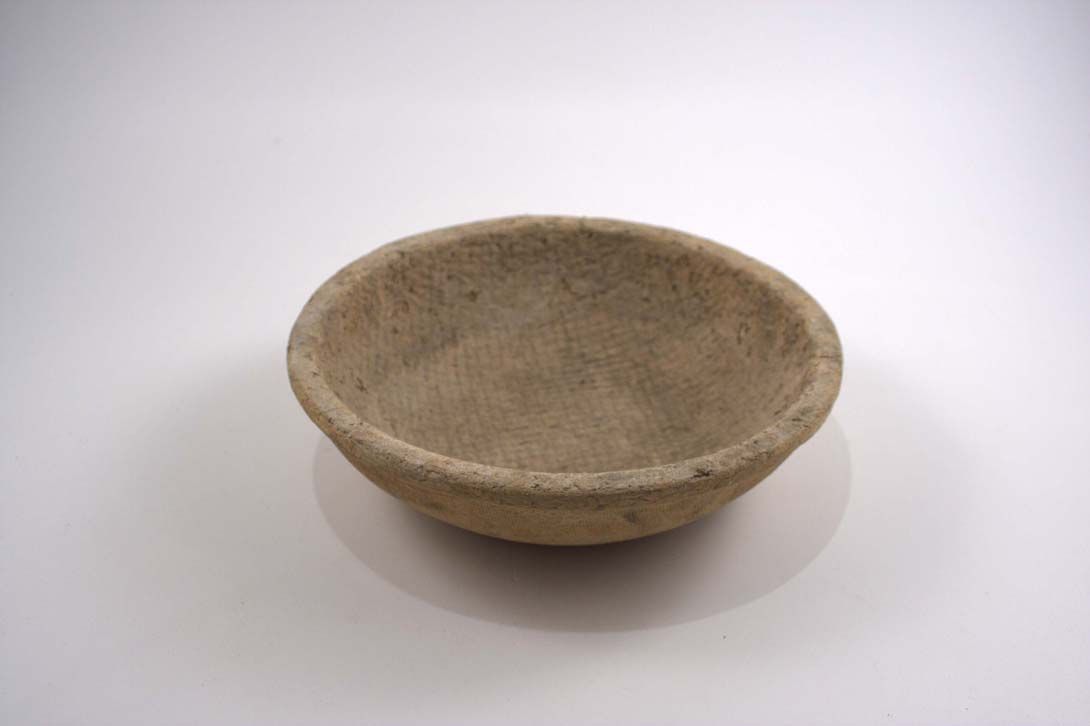 Foto Grey/Beige Circular Clay Bowl, Rough and Plain