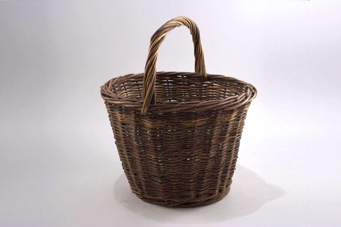 Foto Dark Brown Rattan Basket With Handle h50x40
