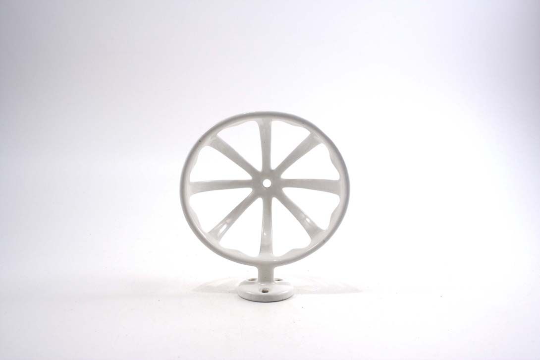 Foto Hanging Soap Dish, Reverse Umbrella Design, White Procelain I