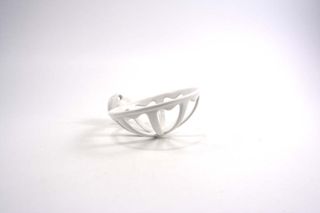Foto Hanging Soap Dish, Reverse Umbrella Design, White Procelain I