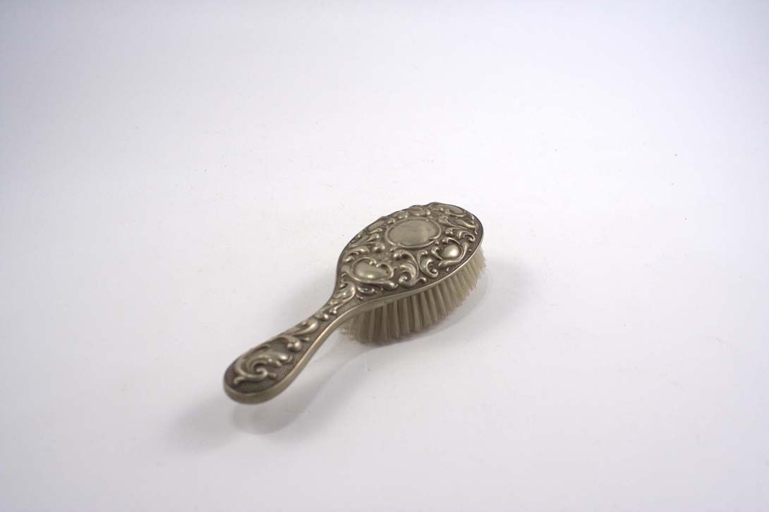 Foto 1900&#8217;s Brush, Silver Metal, Squiggly Relief