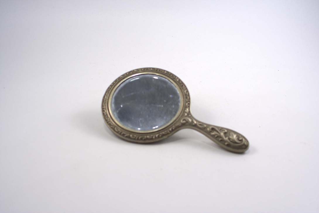 Foto Brass Hand Mirror, Carved Embellishment h25x15