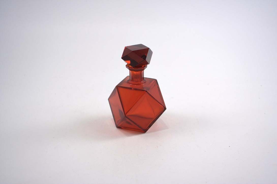 Foto Flakon Red Glass Perfume Bottle, Archimedean Corpus With Plug Dresden 1930 h12x9