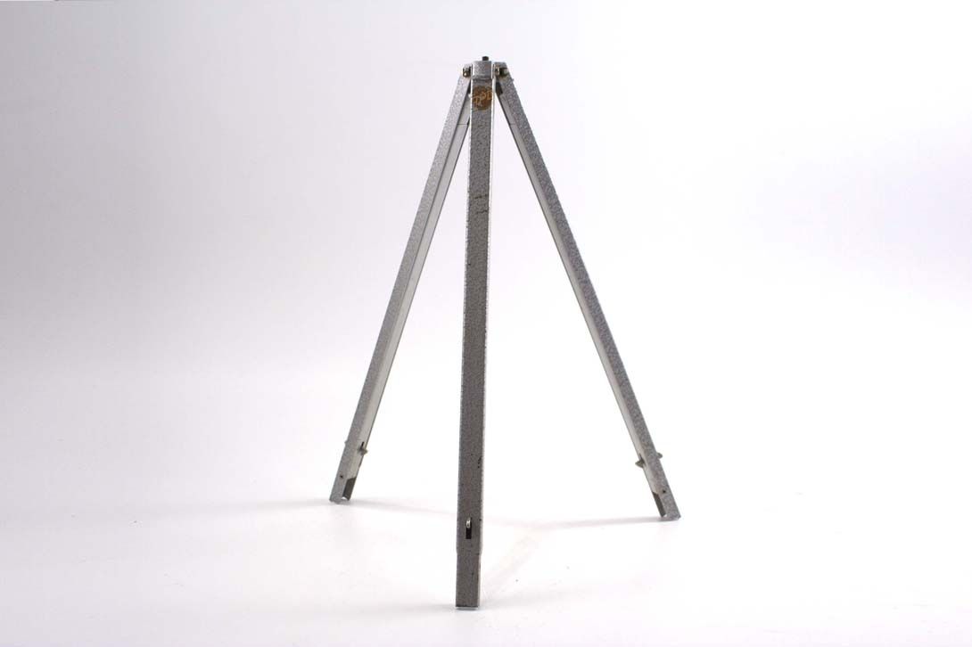 Foto Rough Industrial Silver Metal Tripod h40