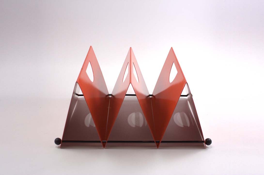Foto Red Metal Zig-Zag Magazine Rack 1980 h20x45x35