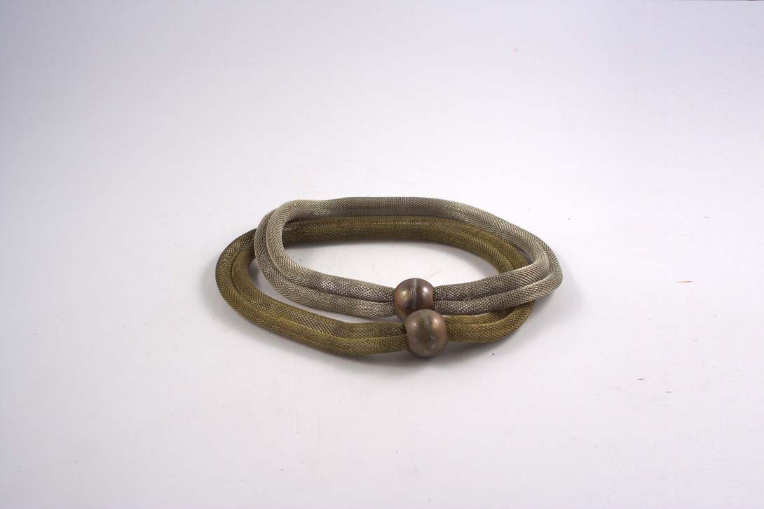 Foto Two thick Metal Necklaces With Bulbous Bead