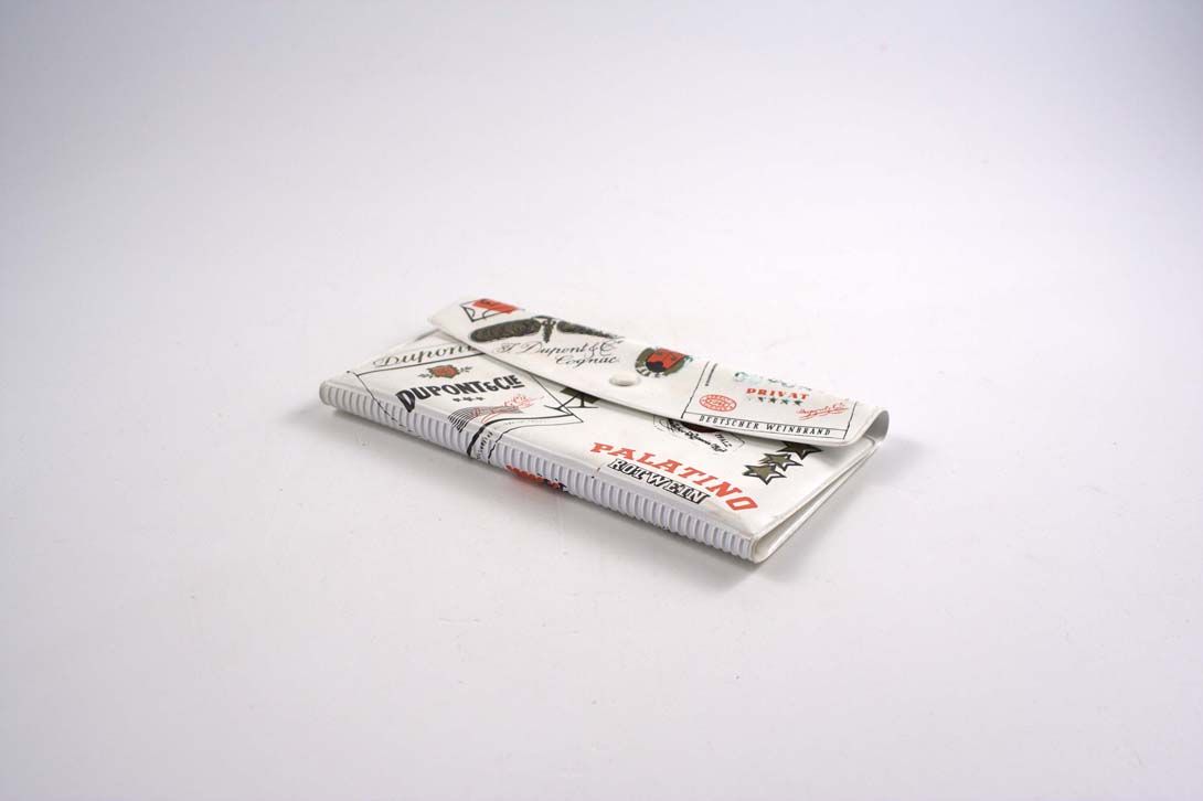 Foto White Plastic Wallet, Palantino Rotwein Labeling