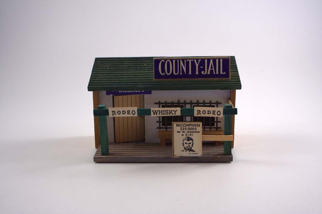 Foto House Model County Jail