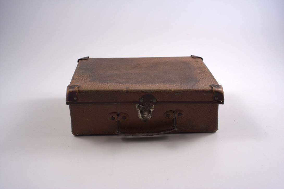 Foto Paperboard Waterproofed Suitcase Hungary 1930