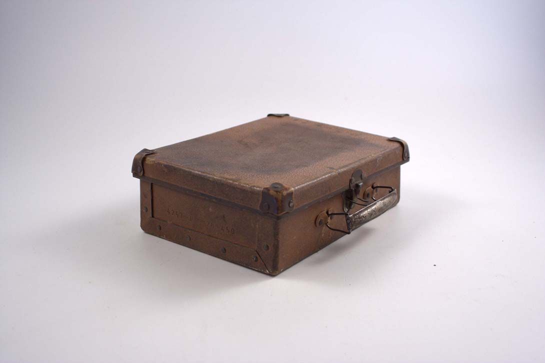 Foto Paperboard Waterproofed Suitcase Hungary 1930