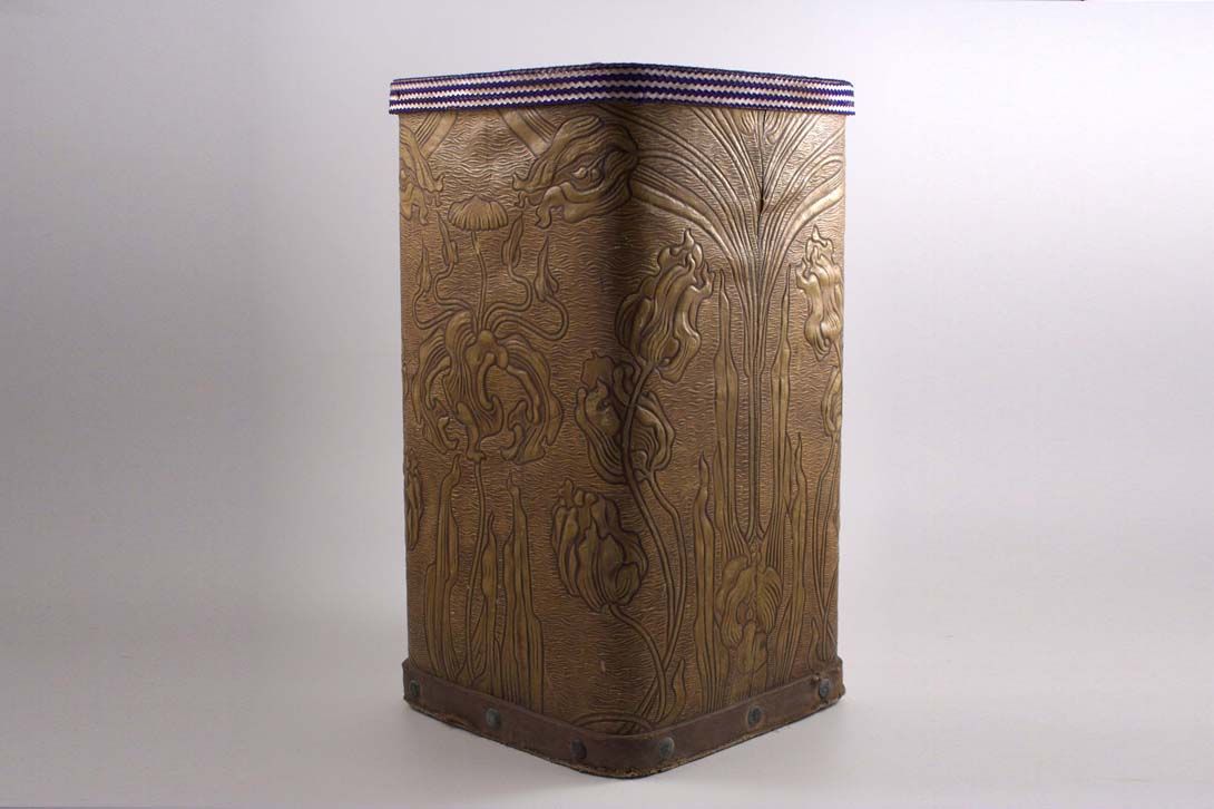 Foto Jugendstil Umbrella Stand, Embossed Leather, Delicate and Richly Foral Pattern