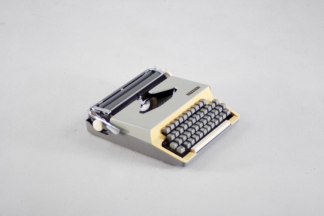 Foto Consul Type Writer with Case