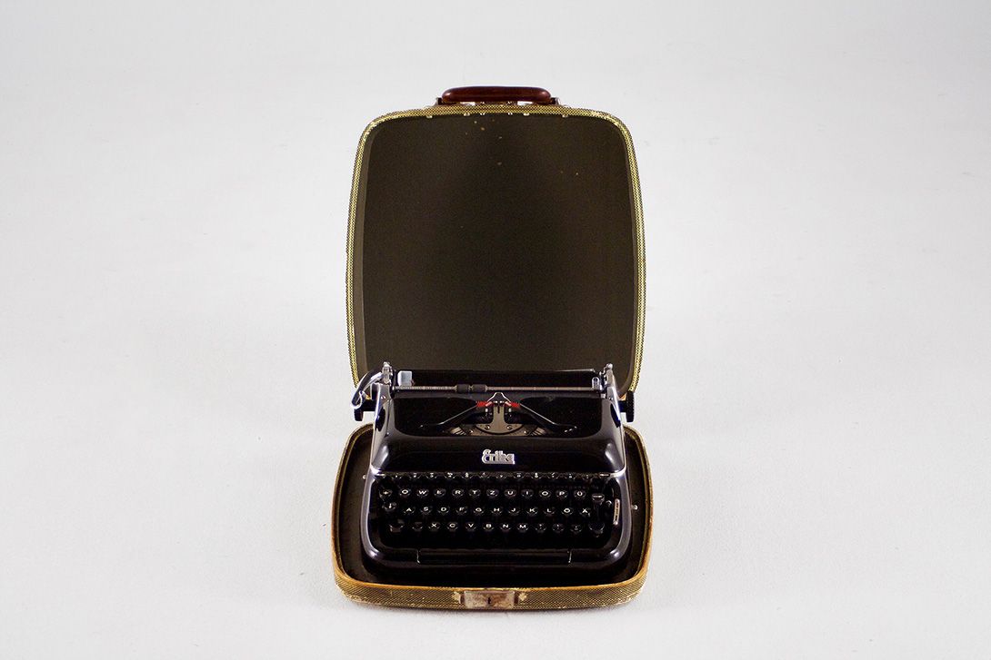 Foto Erika Type Writer with Case