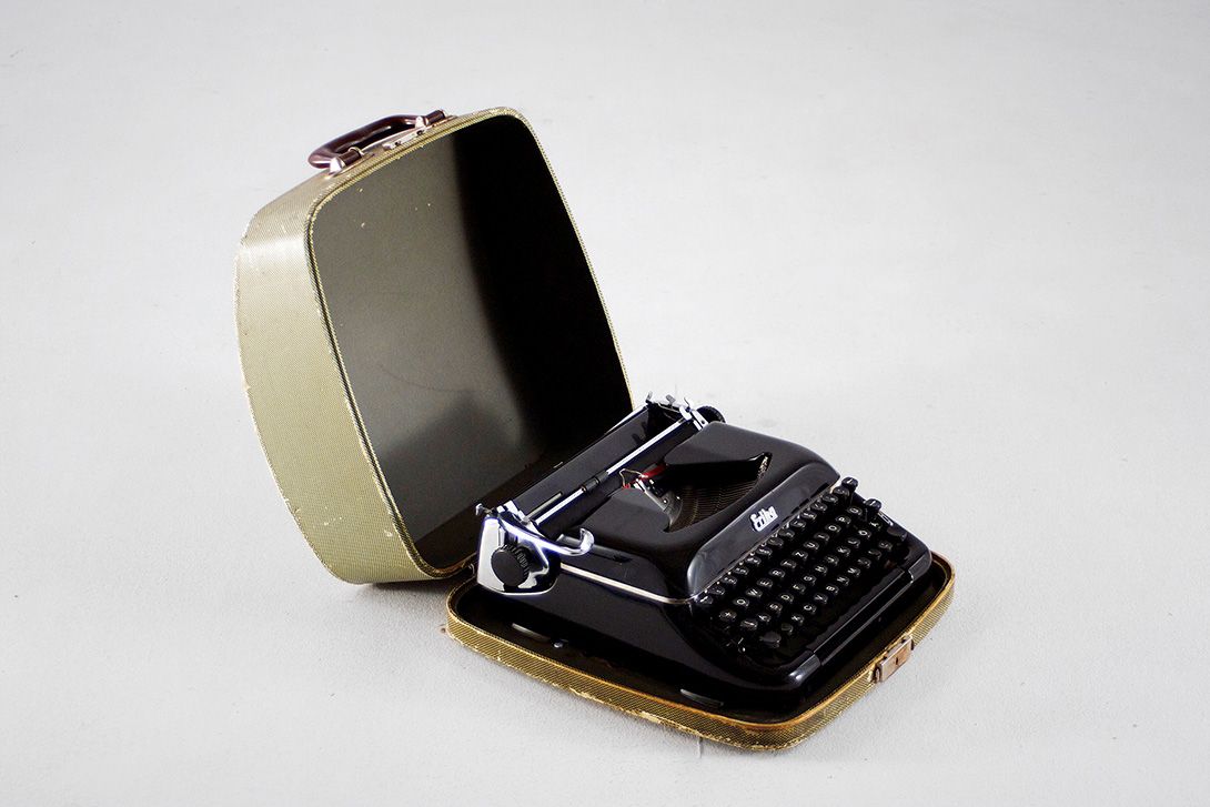 Foto Erika Type Writer with Case