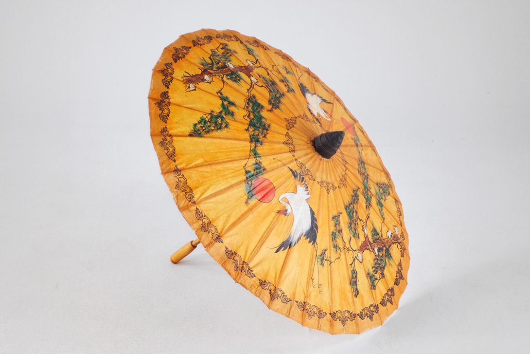 Foto Japanese Paper Parasol, Cranes and Japanese Cedar h90x60