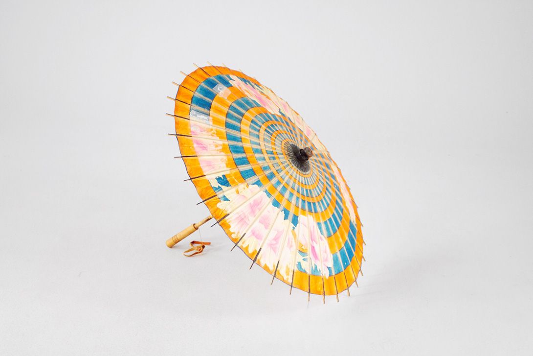 Foto Japanese Paper Parasol, Yellow Golden/Turquoise with White/Rose Flower Decor