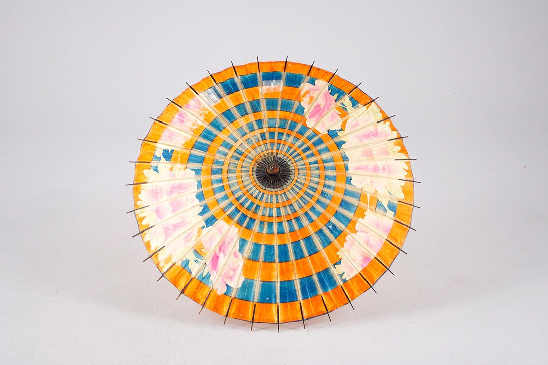 Foto Japanese Paper Parasol, Yellow Golden/Turquoise with White/Rose Flower Decor