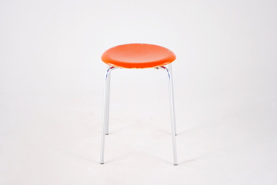 Foto Arne Jacobsen Original painted Stool Orange