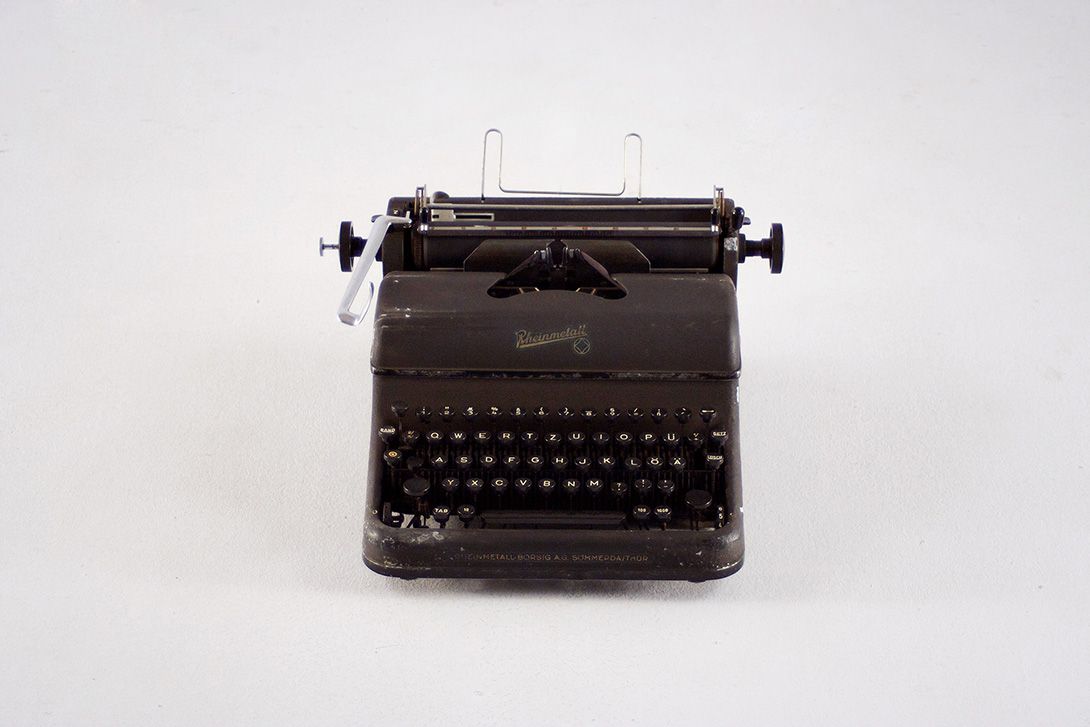 Foto Rheinmetall Typewriter h39x41x21