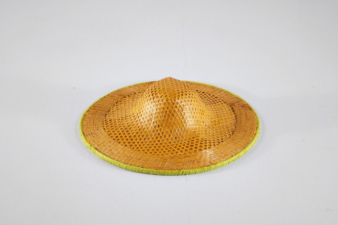 Foto Asian Farmer&#8217;s Hat, Wicker and Palm Fiber, Neon Yellow Edge