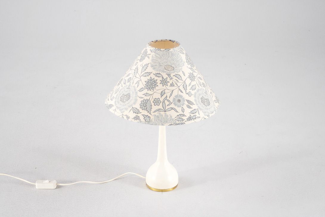 Foto Table Lamp White Glas with Floral Shade h50