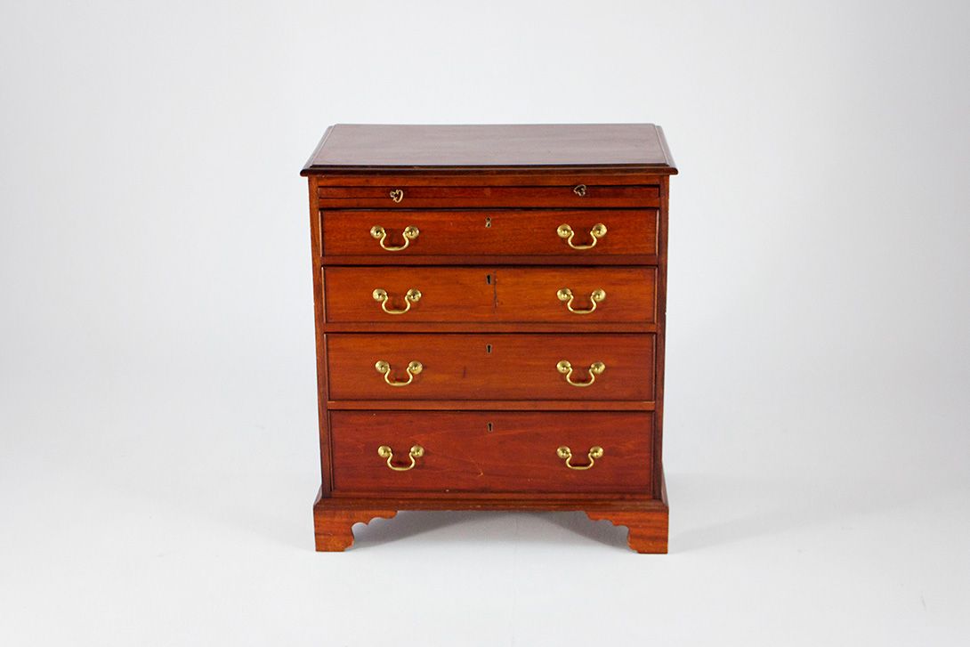 Foto Classicism Wooden Dresser