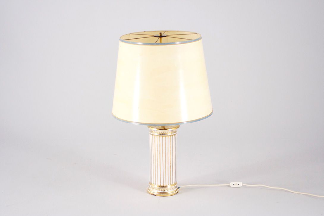 Foto Porcelain Table Lamp with Gold Stripes h77