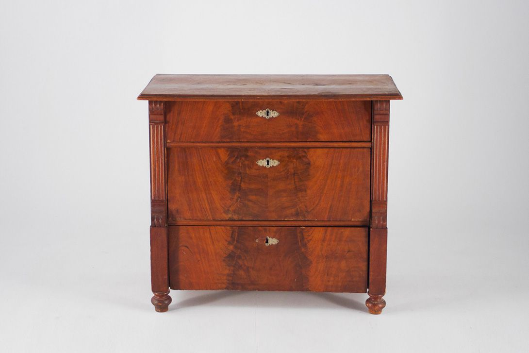 Foto Empire Wooden Dresser