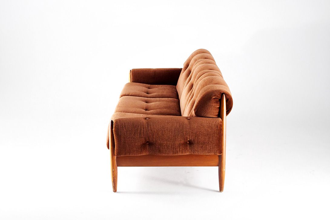Foto Brazilian Gold Velvet Sofa 1971