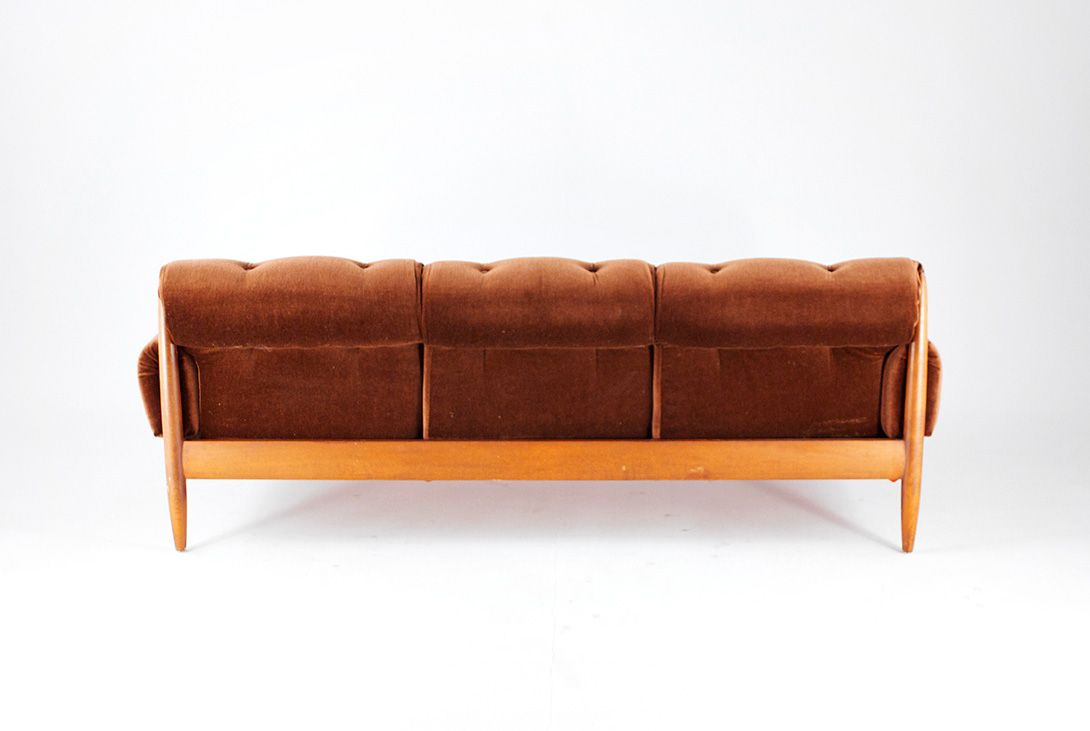 Foto Brazilian Gold Velvet Sofa 1971