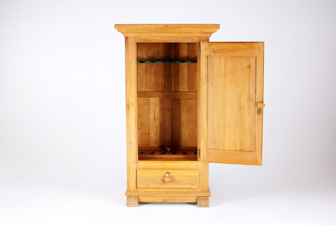 Foto Weapon Cabinet