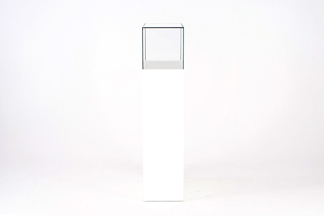 Foto White Column Display with Glass Top and Light