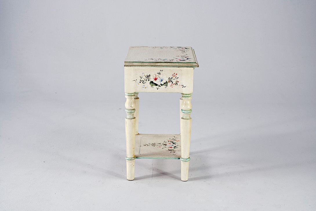 Foto Creme White Bedside Table with Flower Painting h55x42x31