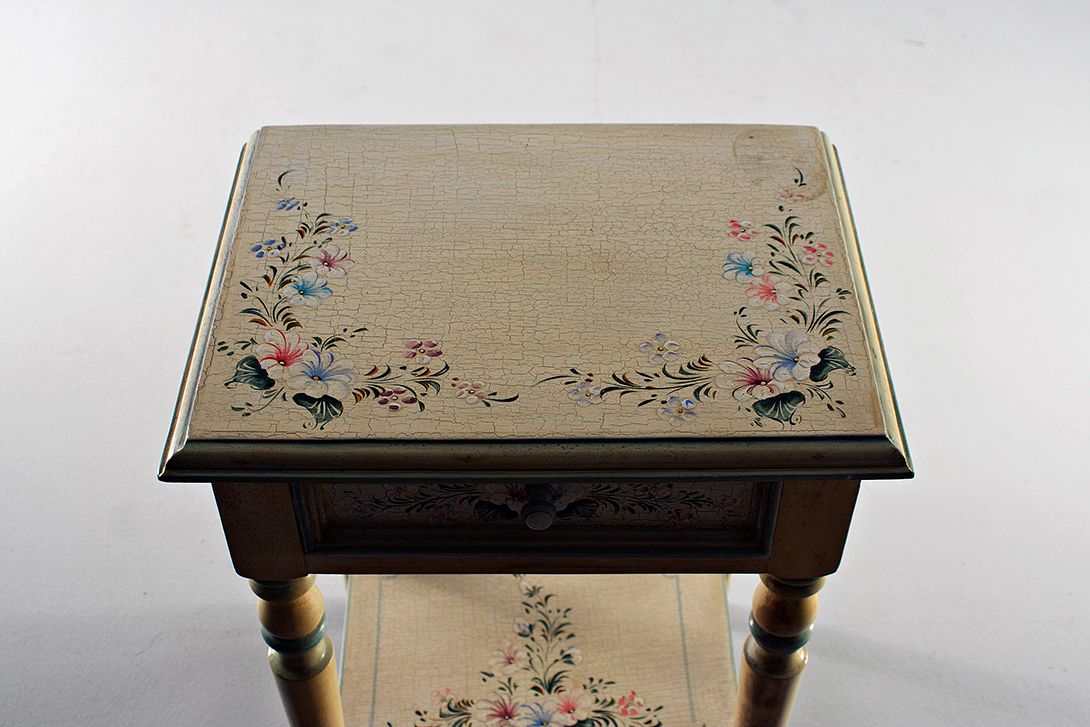 Foto Creme White Bedside Table with Flower Painting h55x42x31