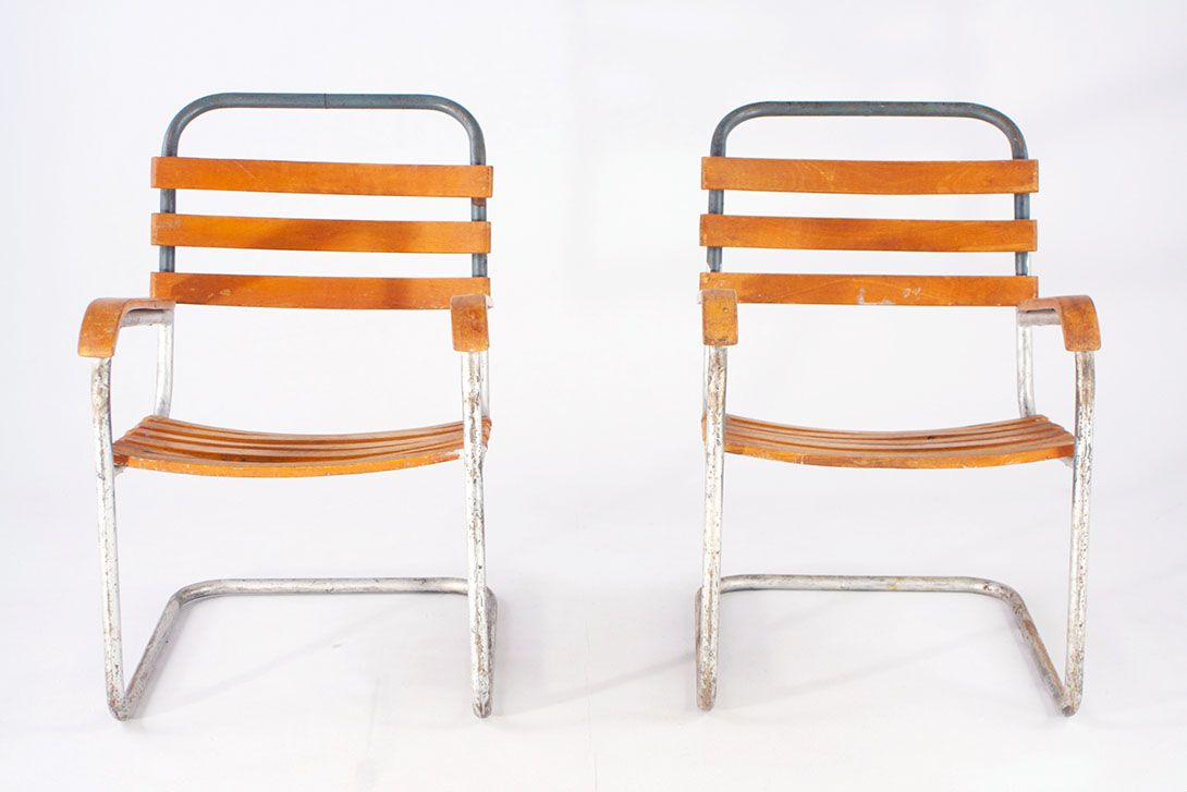 Foto Bauhaus Steel Tube Armchair with Wooden Slat Backrest and Seat