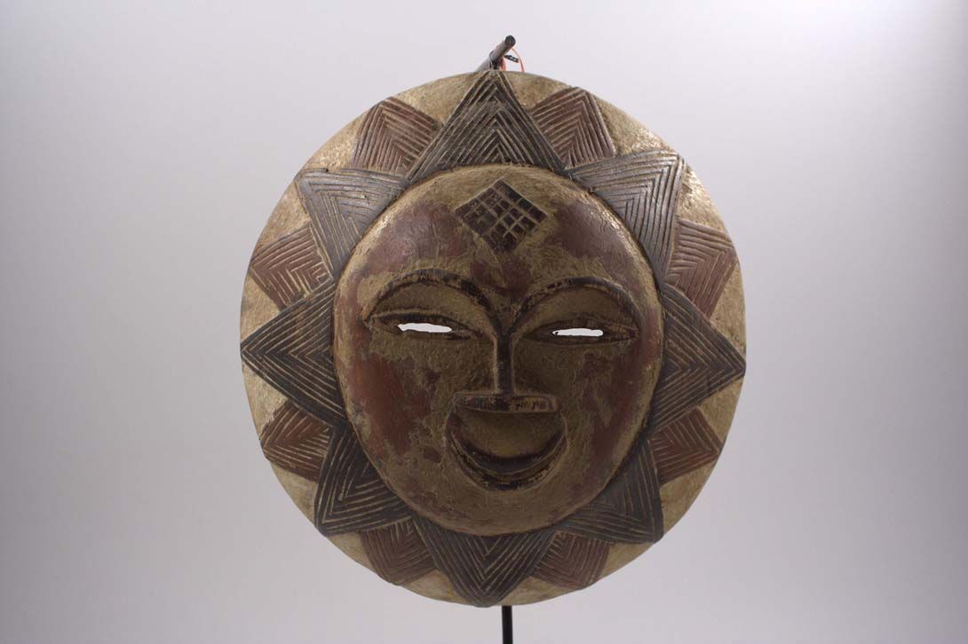 Foto Mask Smiling Sun Kenya 1945