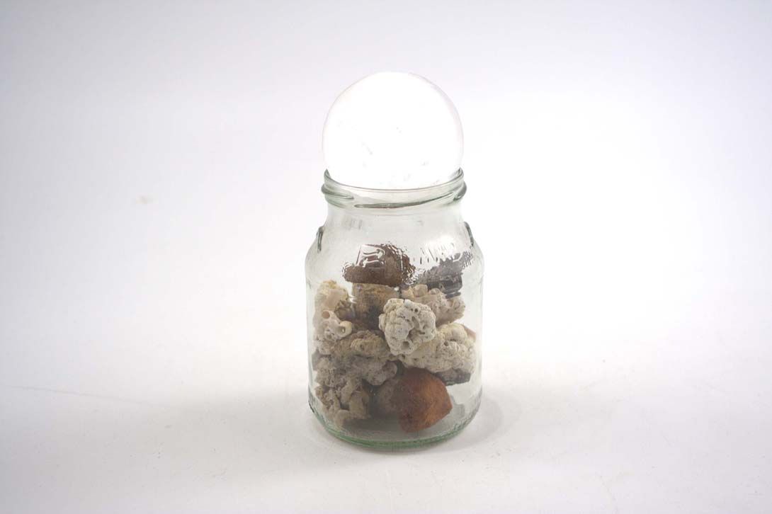 Foto Jar With Sponge-Like Stone Collection