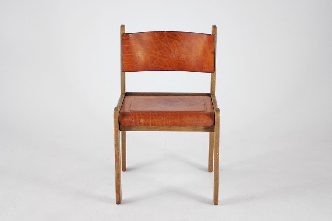 Foto Wooden Chair with Saddle Leather Seating
