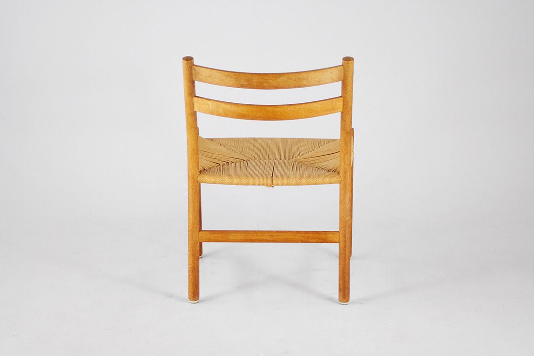Foto Wooden Chair with Papercord Seating *
