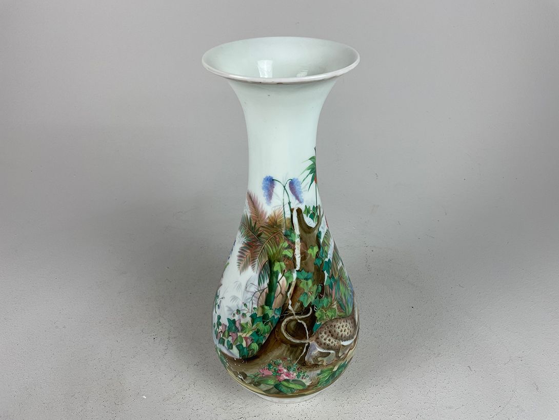 Foto Antique Painted Glass Table Vase Exotic Landscape Leopard h39