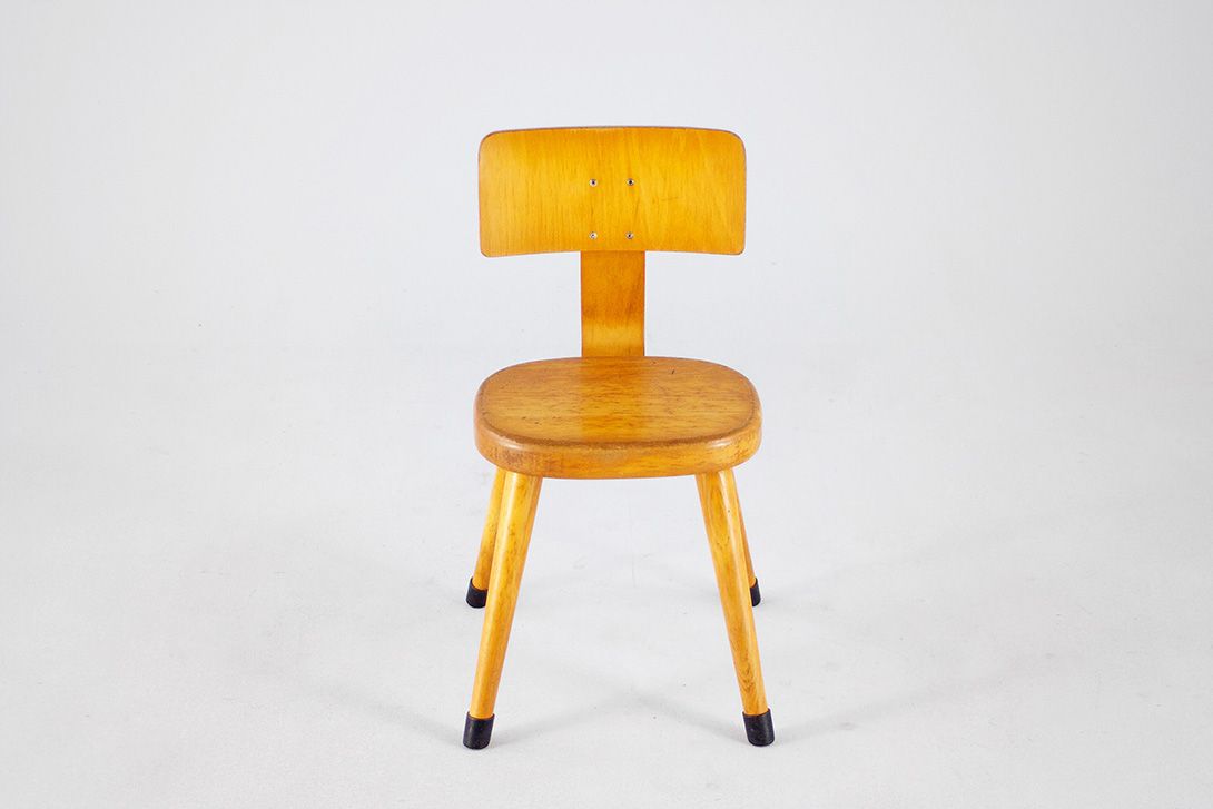 Foto Light Brown Solid Wooden Children&#8217;s Chair, 1951 *