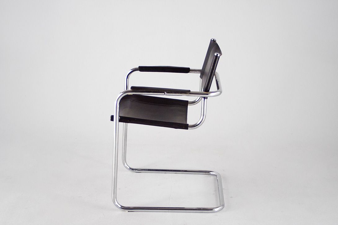 Foto Black Leather Thonet Swinger Armchair 1965
