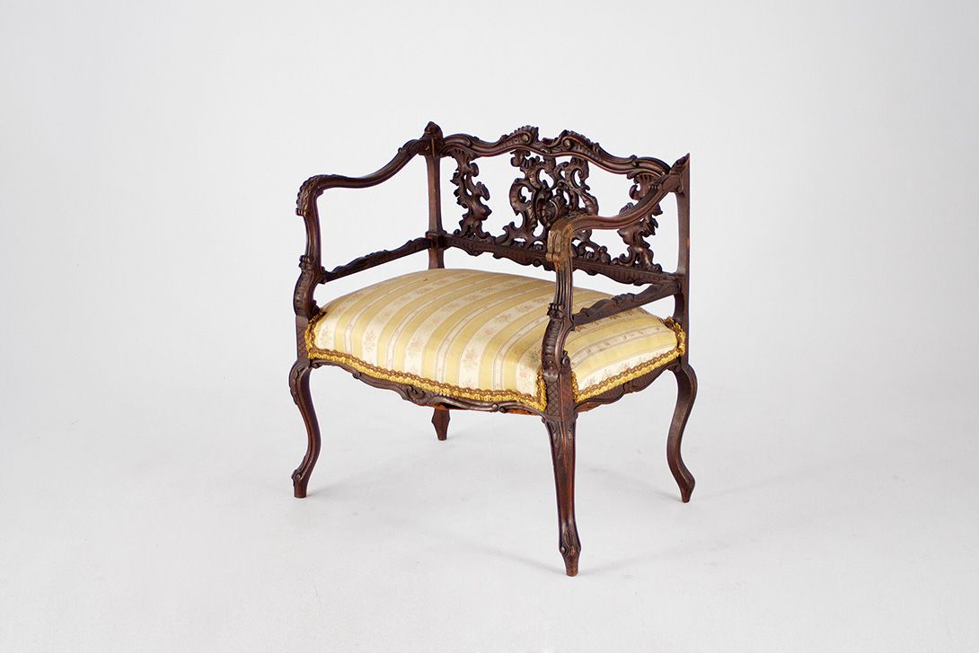 Foto Fragile Empire Carved Armchair 1810