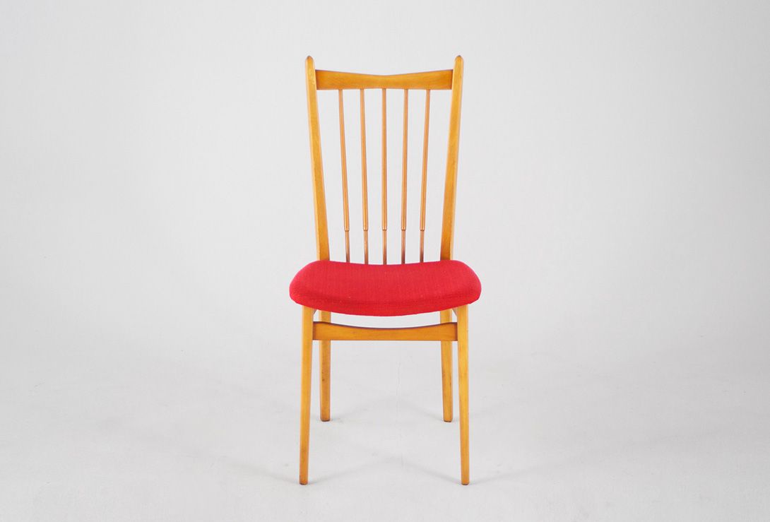 Foto Wooden Dining Chair Red Seating