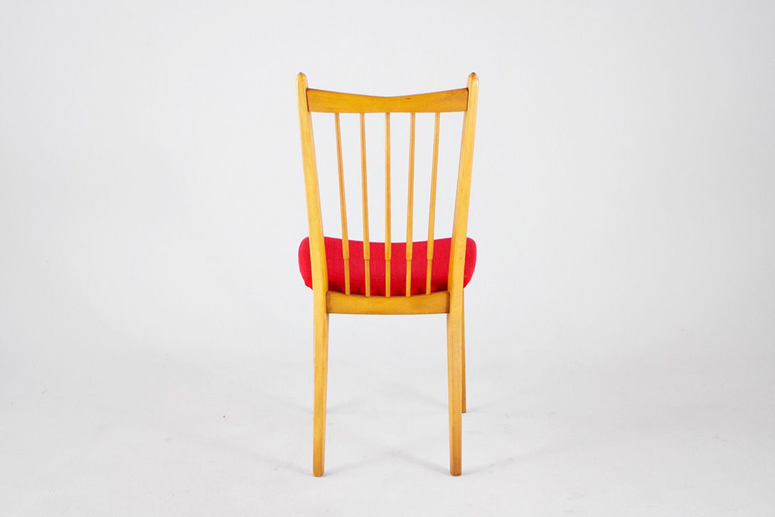 Foto Wooden Dining Chair Red Seating
