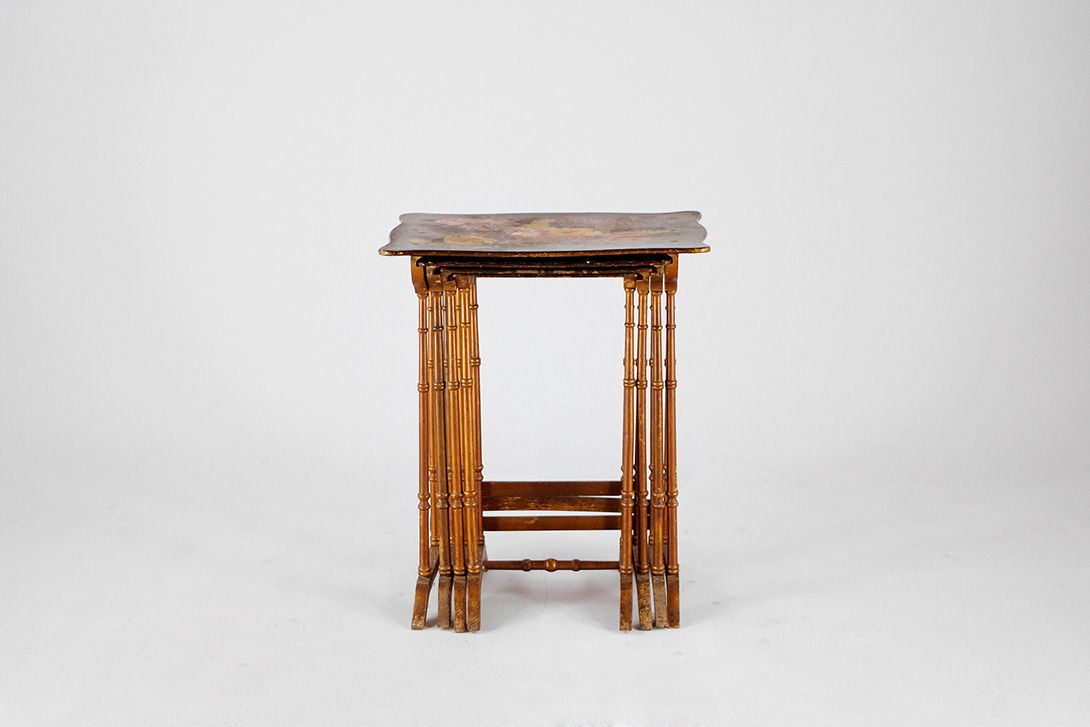 Foto Set of Four Colonial Stacking Tables with Inlays 1876 h71x58x41